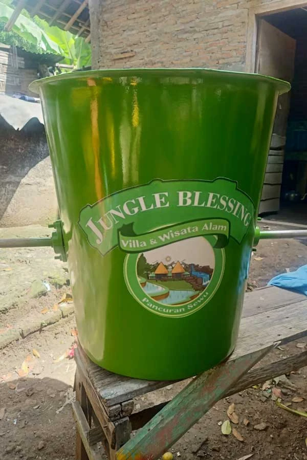 ember tumpah kolam renang jungle blessing bogor
