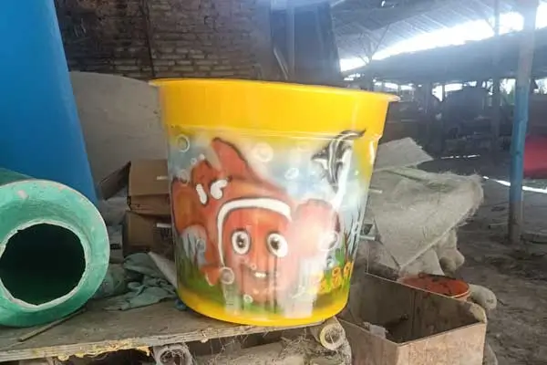 ember tumpah kolam renang mini