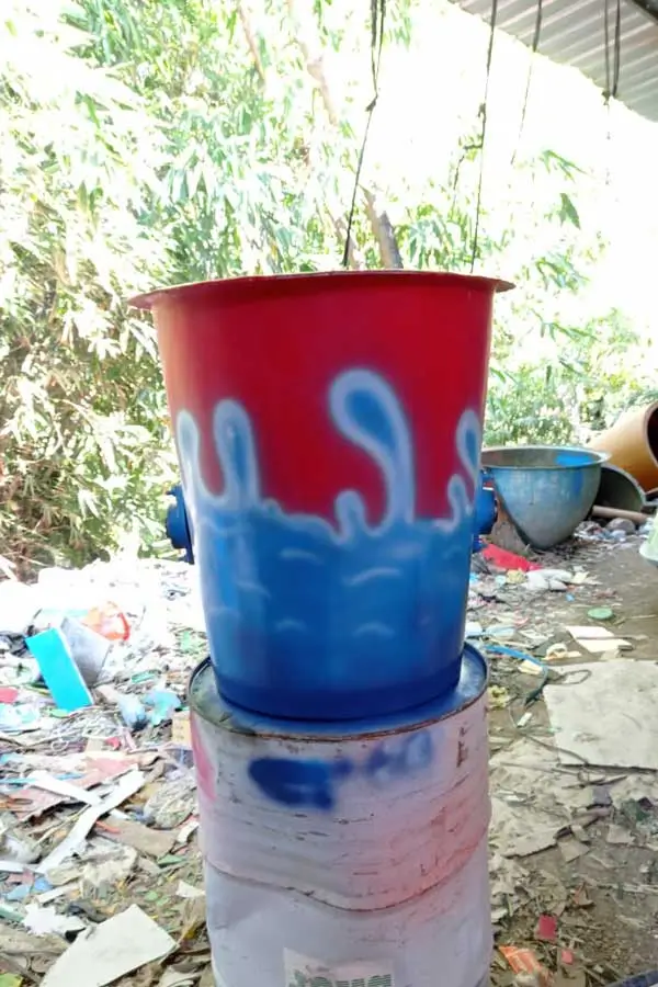 ember tumpah kolam renang ramai