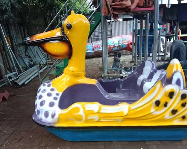 perahu burung pelikan warna ungu