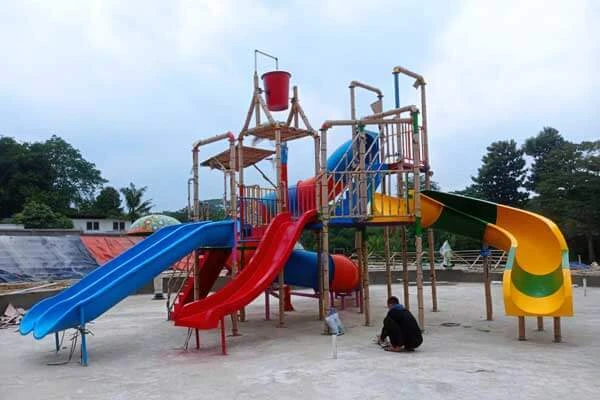 proses pembuatan dan pemasangan waterboom